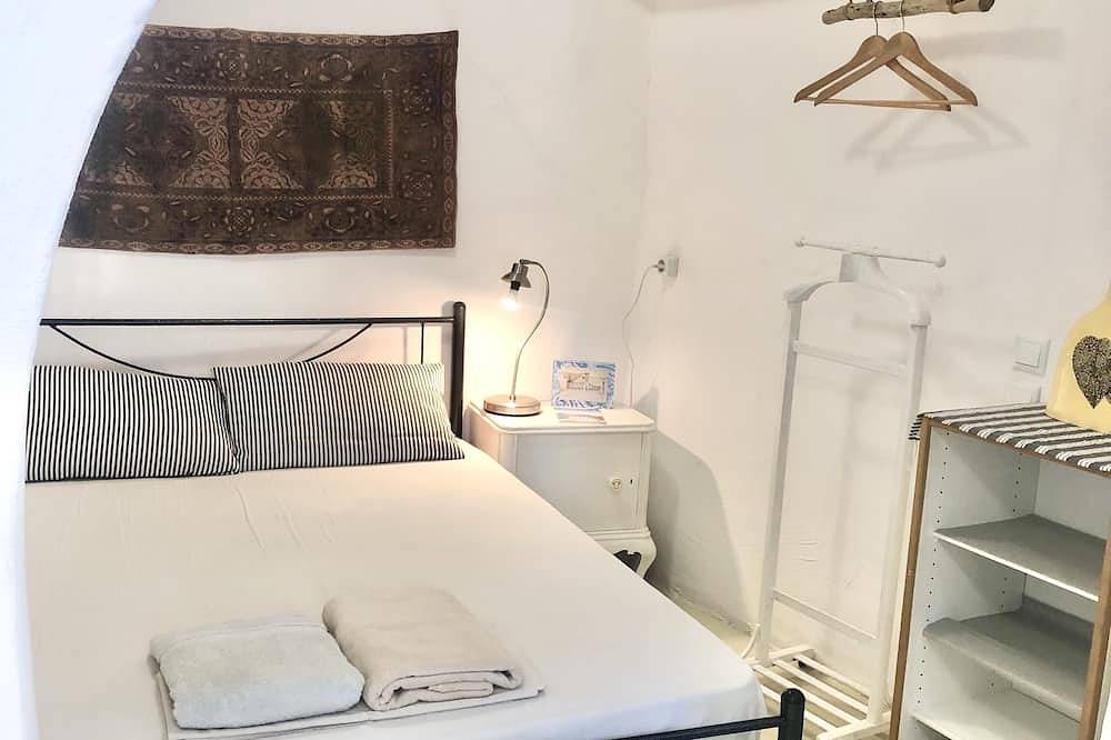 Cycladic White Stone House in super convinent location Chora in Cícladas