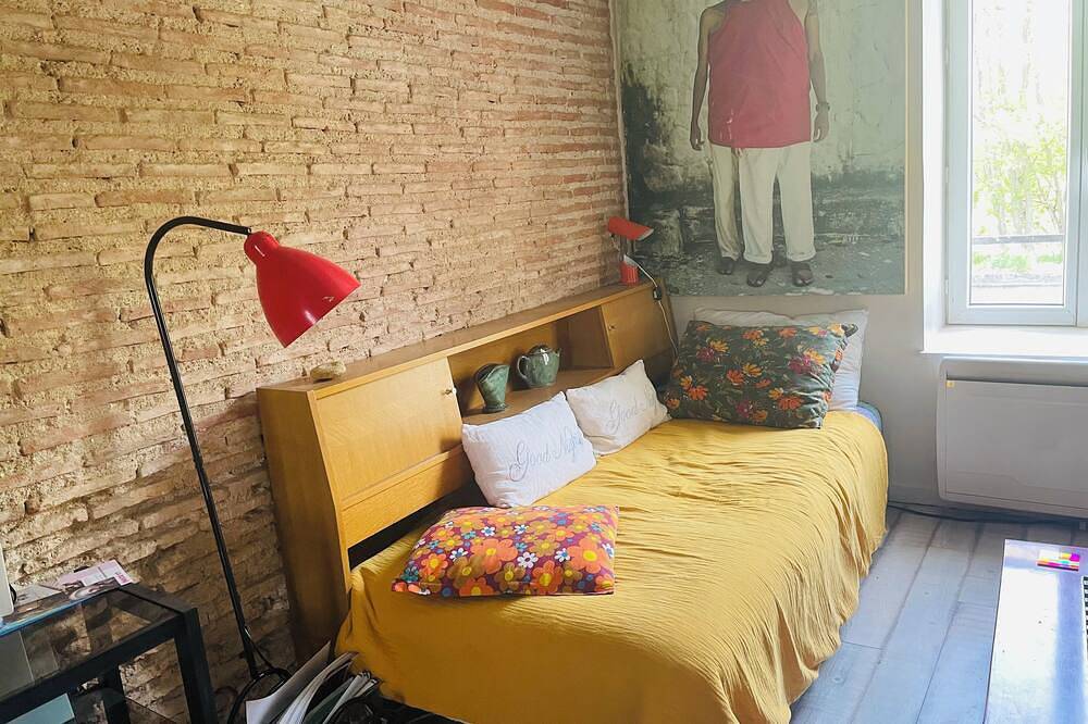 La maison du canal, cosy artist's house, pets welcome in Bannay, Bourges und Umgebung