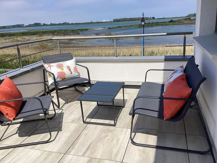 Apartamento de vacaciones para 6 personas, con vistas además de terraza y jardín - 1