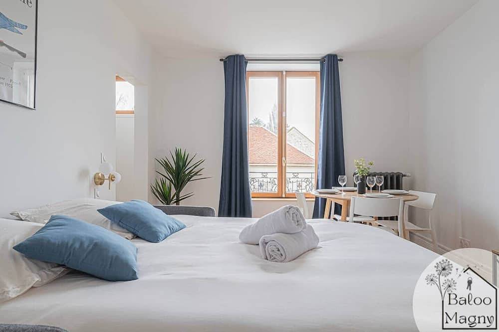 Entire apartment, Buzz l'Éclair Vers l'infini at Disneyland Paris in Magny-le-Hongre, Seine-et-Marne