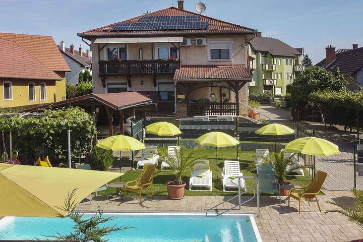 Zimmer für 5 Personen, mit Garten und Balkon - 1