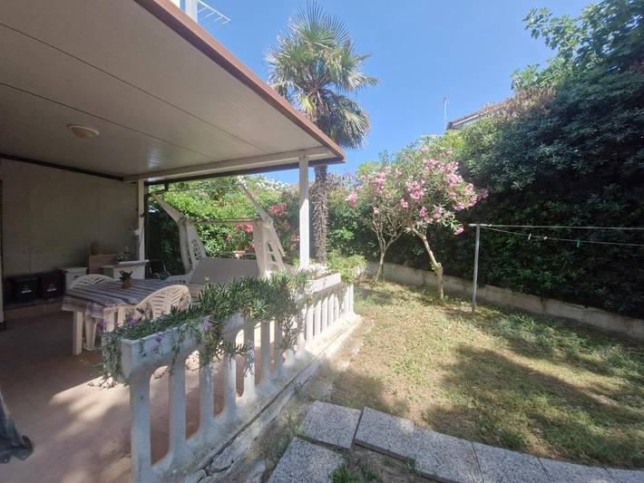 Casa vacanza per 2 persone, con panorama e giardino, adatto a famiglie con bambini in Montemarciano
