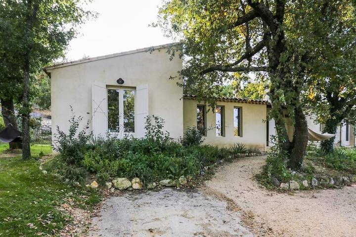 Villa für 8 Personen, mit Terrasse und Garten sowie Pool in Lacoste