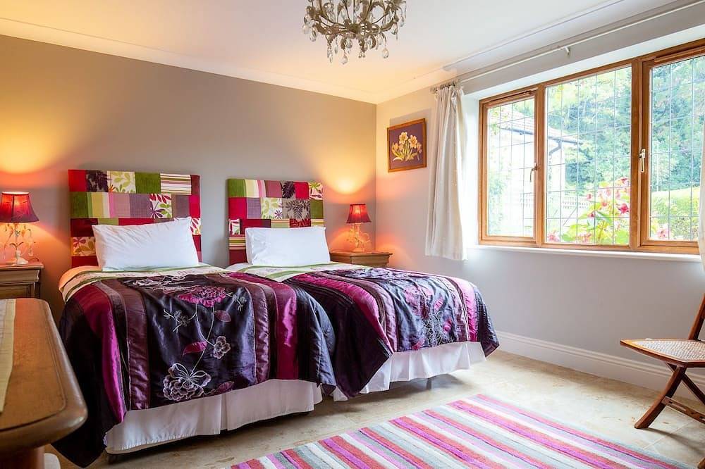 Kingfisher Cottage - sleeps 10 guests  in 5 bedrooms in Winchcombe, Gloucestershire