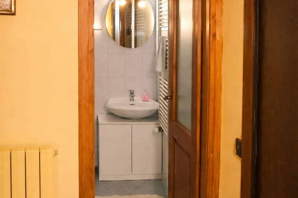 Ganze Wohnung, Gemütliche 1-Zimmer-Wohnung mit Terrasse, Gärtchen und Traumseesicht in Cannero Riviera, Lago Maggiore (Piemont)