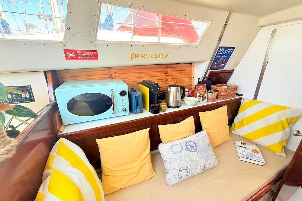 Beach and Surf cosy boat in Oeiras, Costa de Lisboa