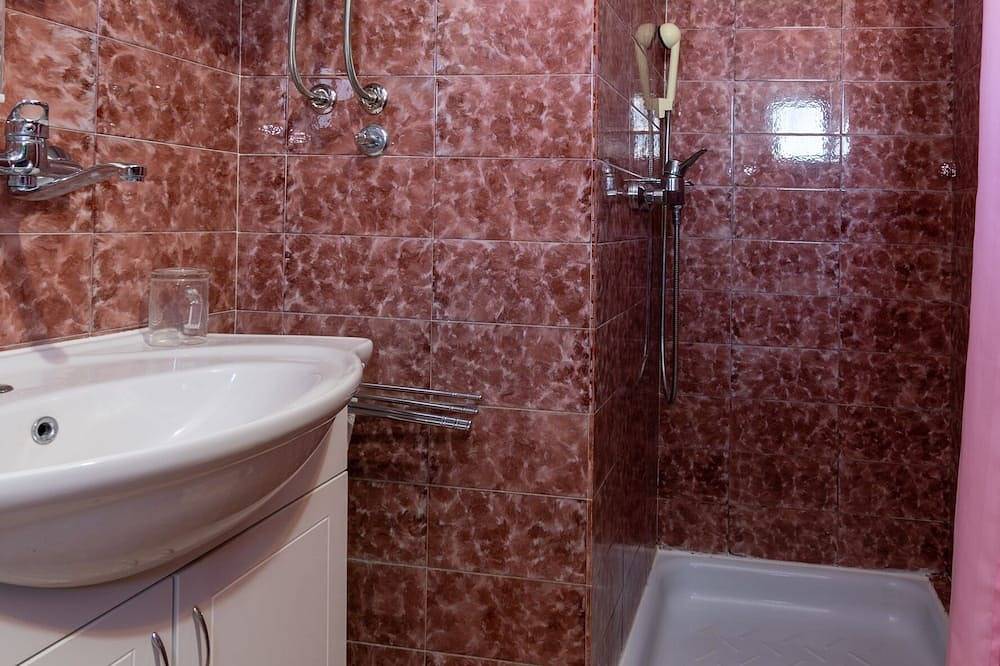 Ganze Wohnung, 3-Zimmer-Ferienwohnung mit Balkon Kraj, Pasman (A-8457-a) in Ugrinici, Tkon