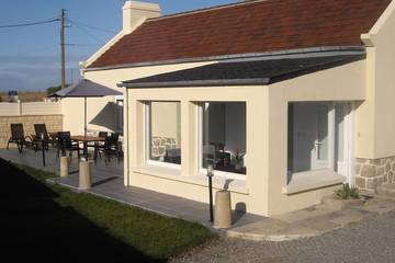 Gîte pour 6 personnes, avec terrasse et jardin dans Kerfissien