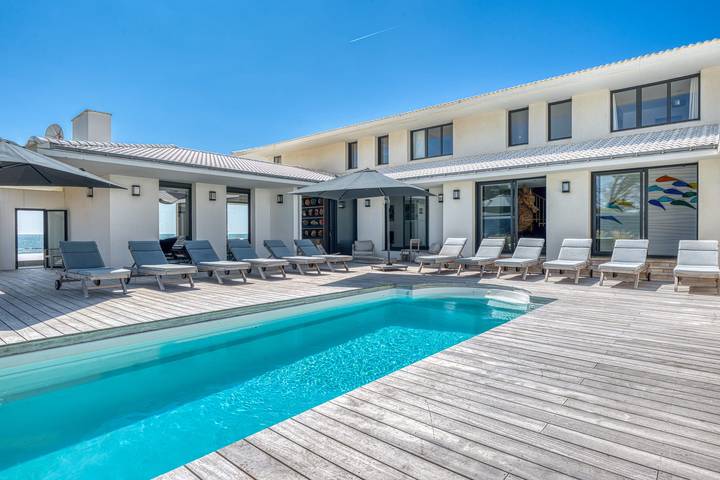 Villa pour 15 personnes, avec jacuzzi et sauna ainsi que jardin et piscine, adapté aux familles à Bretignolles-sur-Mer