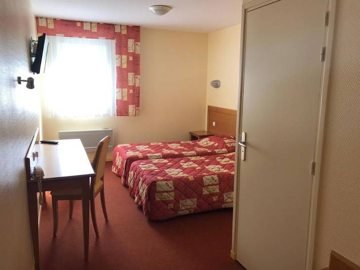 Hôtel pour 3 personnes, avec jardin et vue, animaux acceptés à Massiac - 3