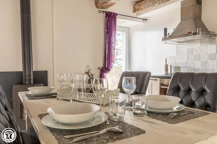Gîte pour 4 personnes, avec Jacuzzi ainsi que Terrasse et Jardin à Tauves - 4