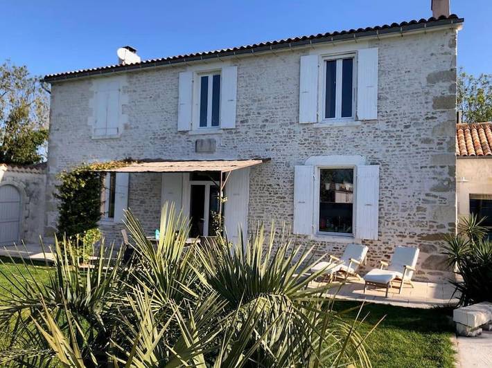Location de vacances pour 10 personnes, avec Terrasse ainsi que Jardin et Piscine à Saint-Vivien - 2