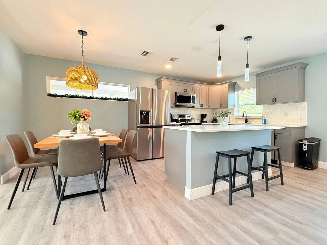 Spacious Modern, King bed, Game room & more in Orange County (FL)