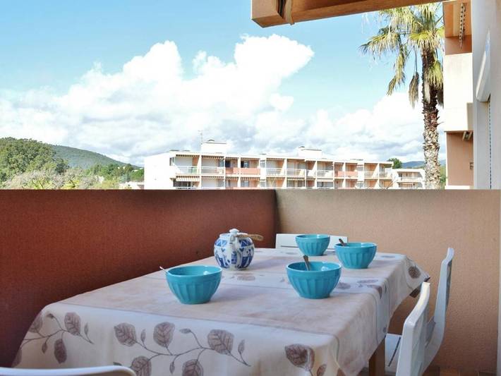 Gîte pour 4 personnes, avec piscine dans Plage La Favière - 2