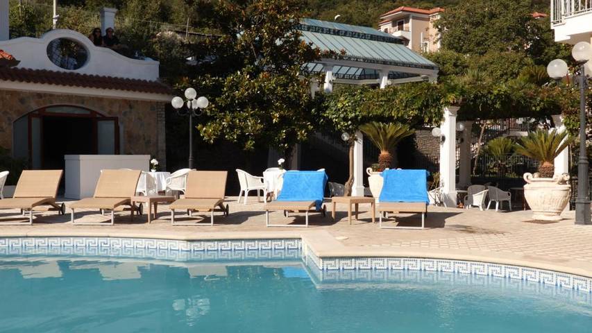 Casa vacanza per 2 persone, con giardino e piscina nonché sauna e idromassaggio a Pimonte