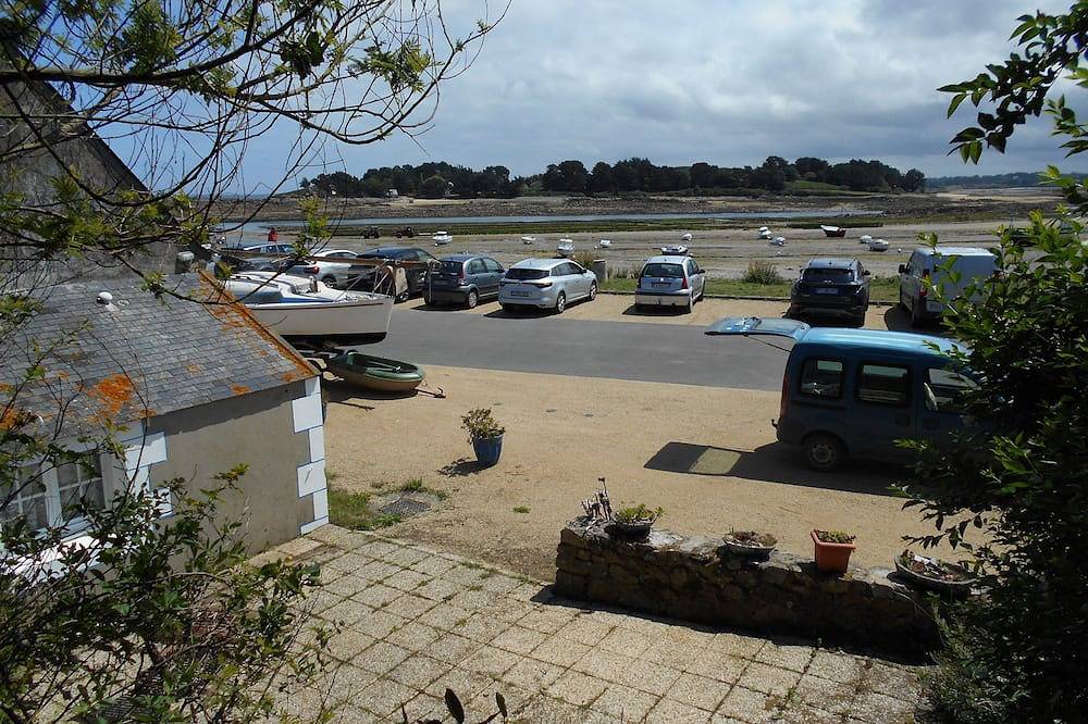 House of le Castel in Plougrescant, Pink Granite Coast