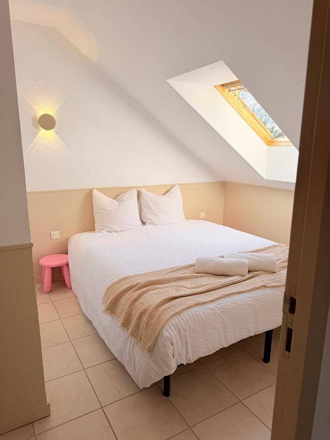 Gîte pour 4 personnes, avec piscine ainsi que sauna et jardin, animaux acceptés à Levernois - 3