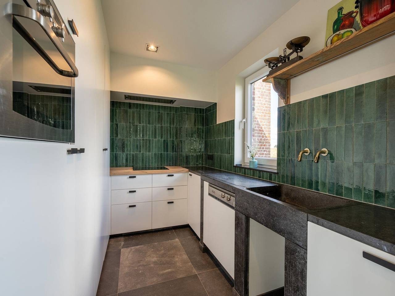 Ruime vakantiewoning met vijver in Roesbrugge-Haringe, Poperinge