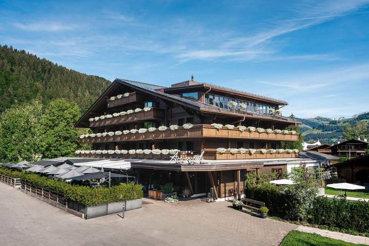 Hotel für 6 Personen, mit Balkon und Terrasse sowie Garten und Pool in Gstaad