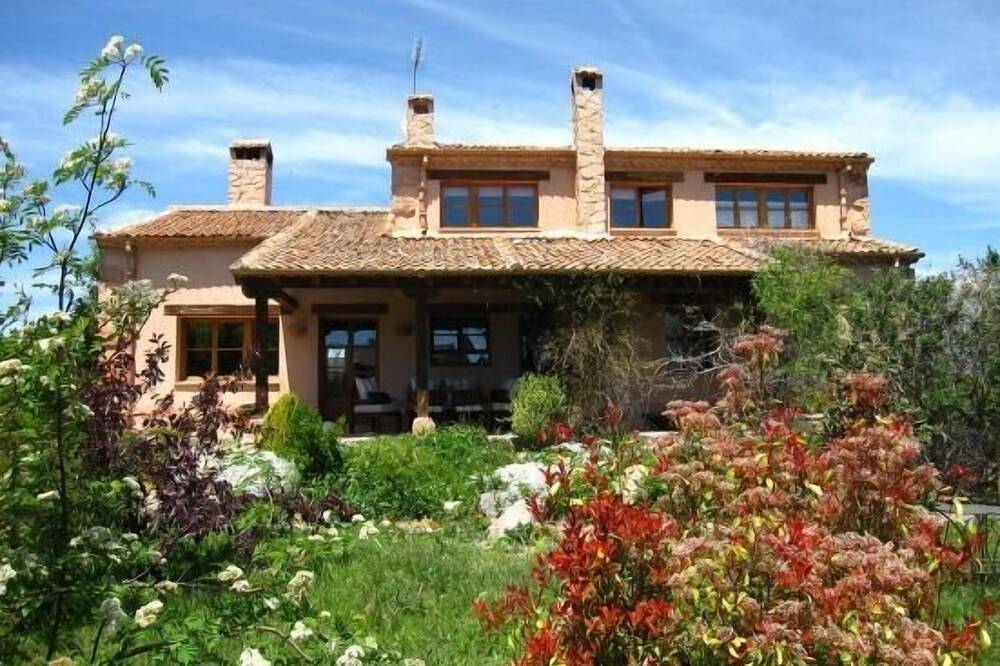 Casa rural Dalt La Figuera para 10+2 personas (alquiler íntegro) in Espirdo, Provincia de Segovia
