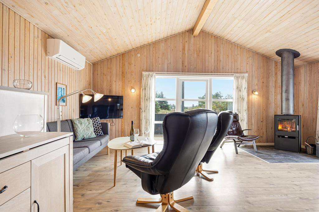 Gemütliches Ferienhaus mit Kaminofen und Sauna in Vejers Strand in Vejers Strand, Varde