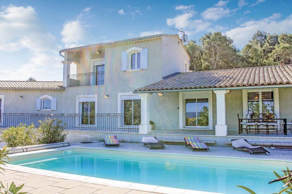 Beautiful home in Apt in APT, Parque natural regional del Luberon