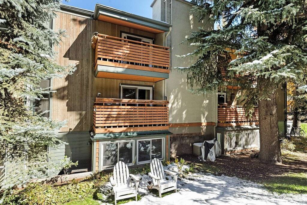 Ganze Wohnung, Warm, einladend und in der Nähe von Aspens Restaurants, Skifahren. Holzkamin. Küche aktualisiert. Gratis Wifi! in Aspen, Aspen Snowmass