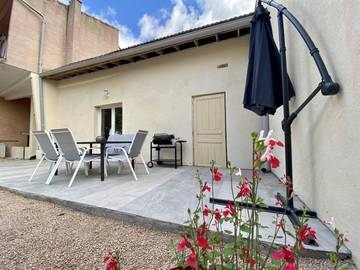 Gîte pour 6 personnes, avec terrasse et piscine à Trèbes