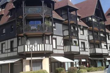 Gîte pour 4 personnes, avec balcon dans Port Morny Deauville