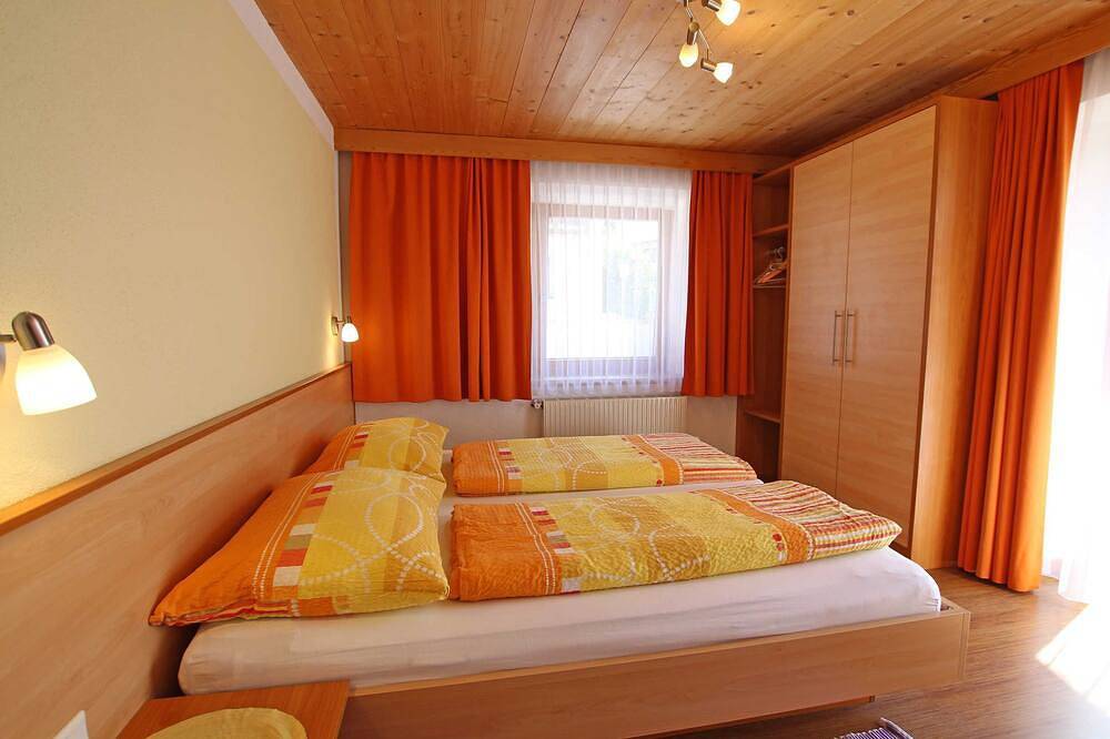 Gästezimmer 1 - Anni Winkler Gästeheim  direkt im zentrum in Nauderer Berge, Nauders