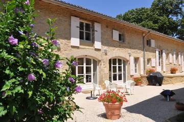Gîte pour 6 personnes, avec piscine ainsi que jacuzzi et jardin à Divajeu