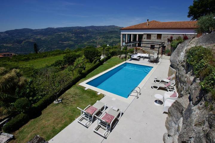 Aluguel de quarto para 3 pessoas, com jardim e vista para o lago e ainda vista and piscina - 1