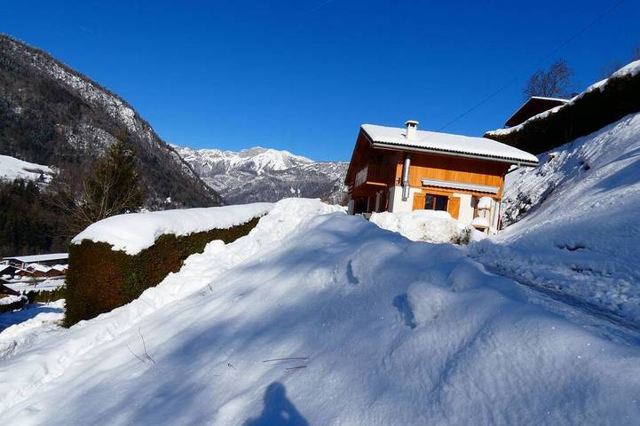 Chalet Ecureuil domaine du Fraizier private jacuzzi, near ski resorts Annecy in Thônes, Región de Annecy