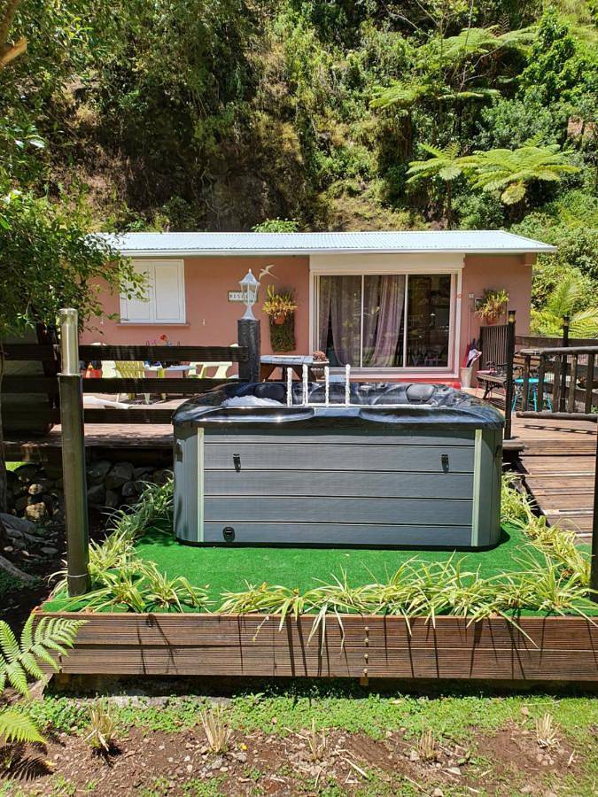 Gîte pour 3 personnes, avec jardin et vue, adapté aux familles dans Riviere Du Mat