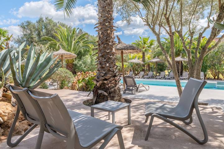 Vakantiehuis 'Groc' met Uitzicht op de Bergen, Gedeeld Zwembad en Wifi in Costitx, Mallorca Binnenland