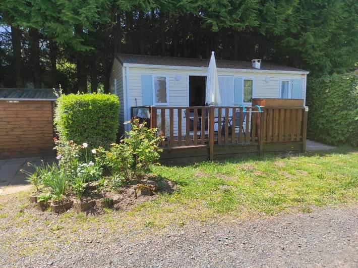 Camping pour 5 personnes, avec piscine et sauna ainsi que terrasse et jacuzzi