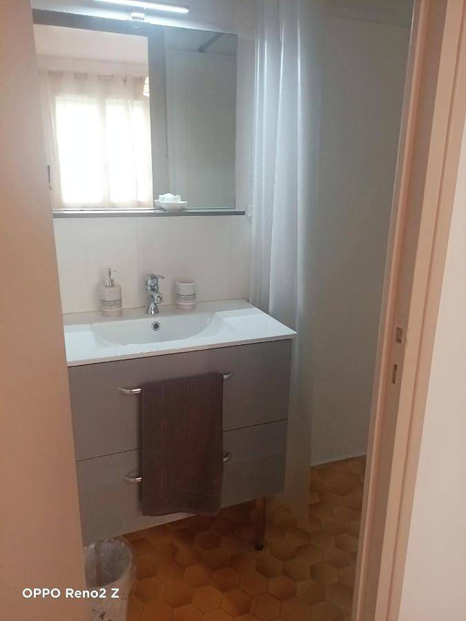 Appartement entier, One-Bedroom Apartment in Saint-Laurent-de-la-Salanque, Côte d'Améthyste