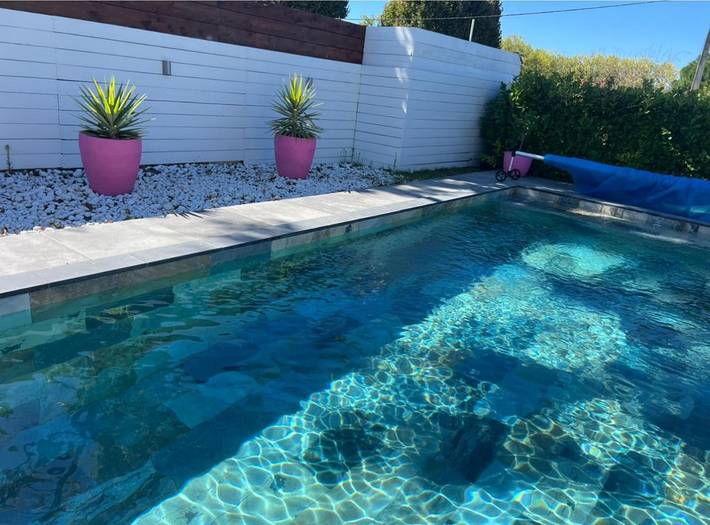 Location de vacances pour 6 personnes, avec vue ainsi que piscine et jardin à Sadirac - 3