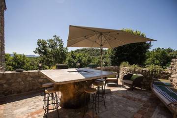 Gîte pour 4 personnes, avec terrasse et sauna ainsi que piscine et jacuzzi à Berrias-et-Casteljau