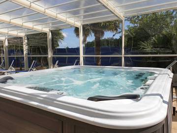 Location de vacances pour 8 personnes, avec terrasse et piscine, animaux acceptés à Meursac