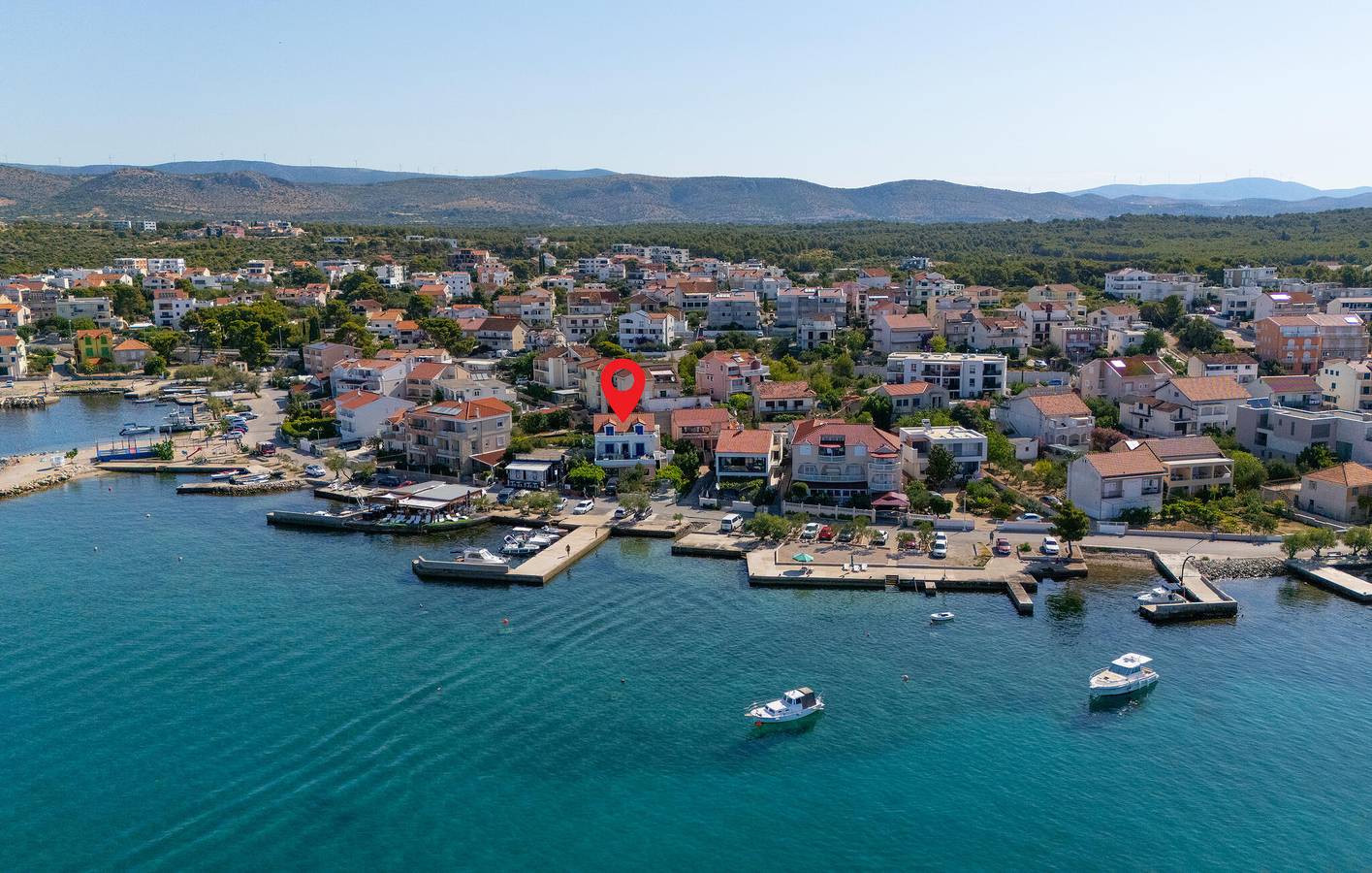 Ganze Ferienwohnung, Gemütliche 1-Zimmer-Wohnung mit Terrasse, 200 m vom Strand entfernt in Brodarica, Šibenik-Knin