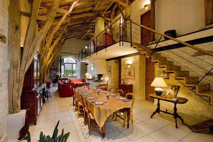 Location de vacances pour 14 personnes, avec jardin et jacuzzi à Lalbenque