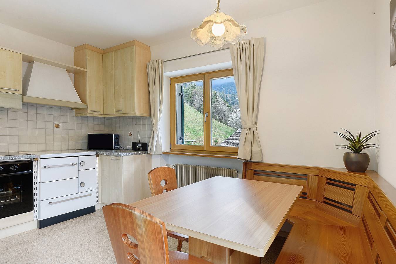 Ganze Wohnung, Apartment 'Unterzerunhof Klein' mit Bergblick, privater Terrasse und Wlan in Lajen, Dolomiti Superski