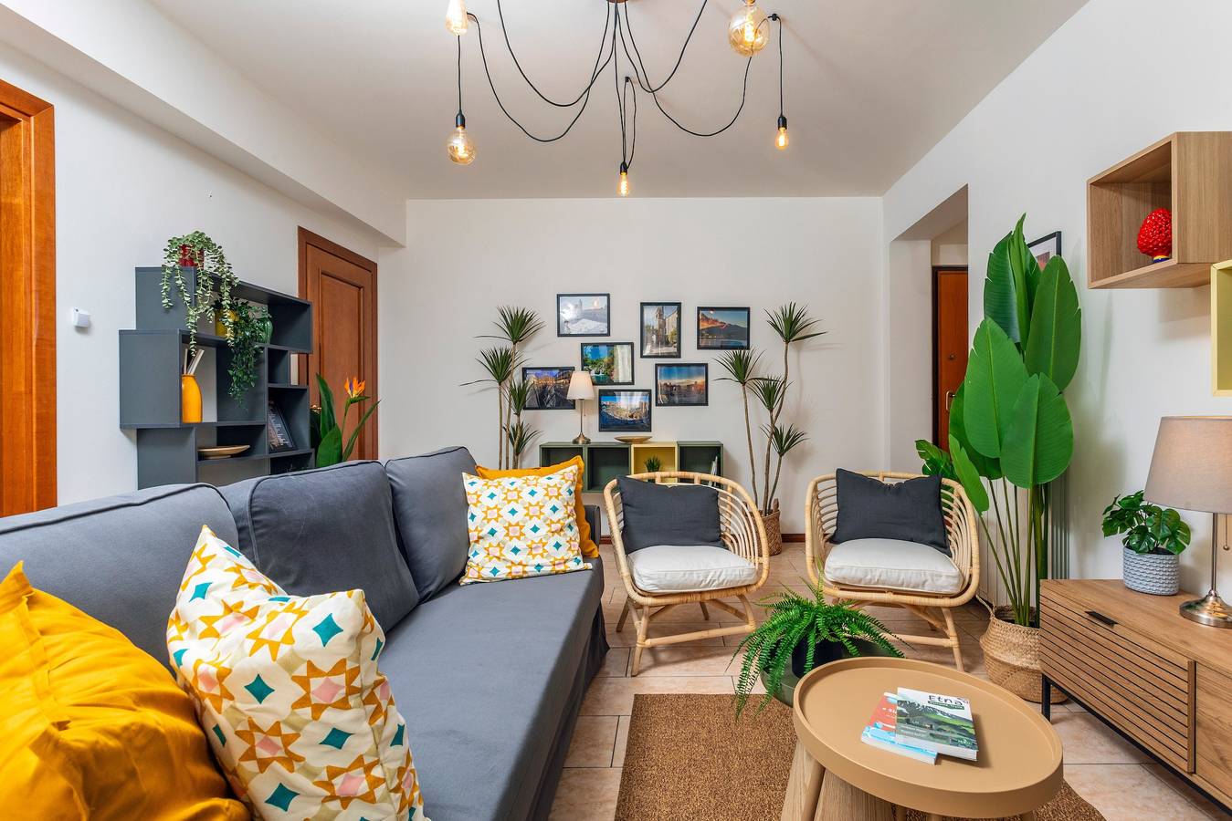 Appartamento intero, Appartamento 'Home Centrum 2' con vista mare, Wi-Fi e aria condizionata in Giarre, Catania e dintorni