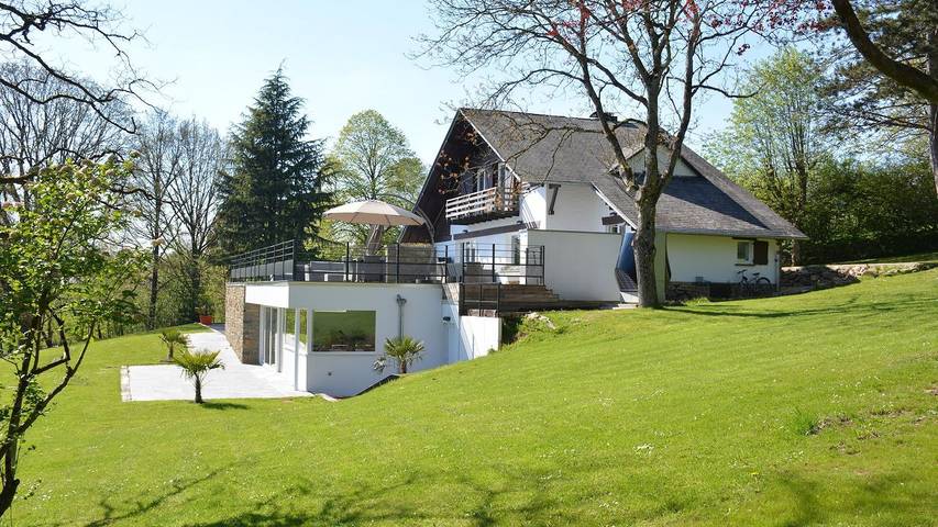 Ferienhaus für 12 Personen, mit Pool und Sauna sowie Garten