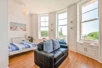 Log Cabin for 4 People in Brighton, Sussex, Photo 4