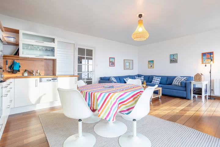 Appartement entier, La Baie - vue sur mer ; plage accessible à pied in La Forêt-Fouesnant, Côte de Cornouaille