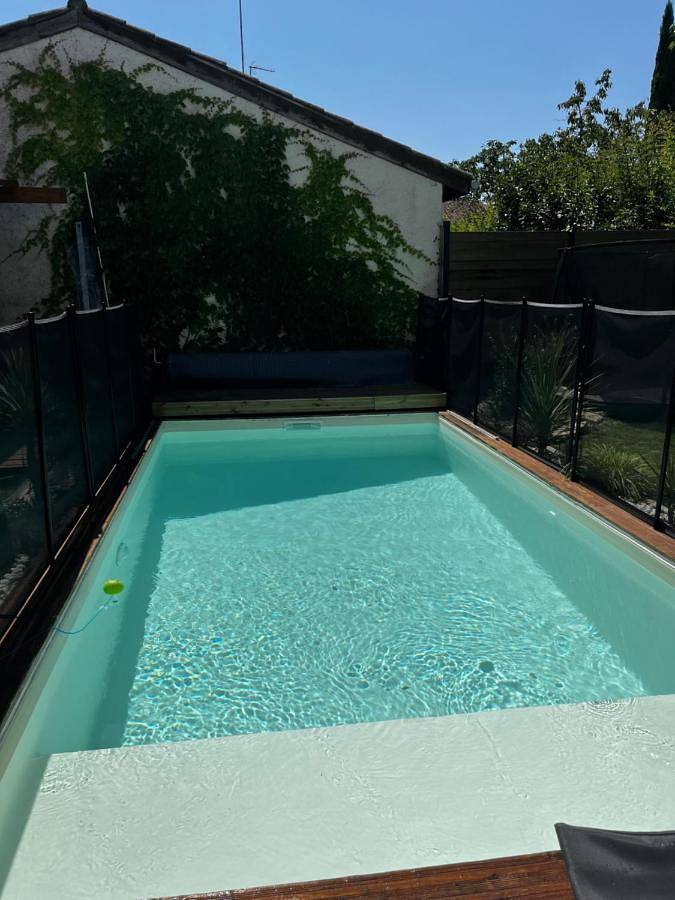 Location de vacances pour 9 personnes, avec jardin ainsi que jacuzzi et piscine à Pavie (homonymie)