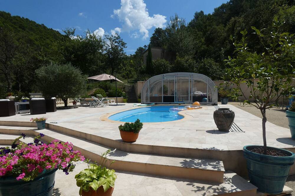 Appartement entier, Bel appartement dans villa au calme avec piscine in Rocbaron, Côte méditerranéenne (France)