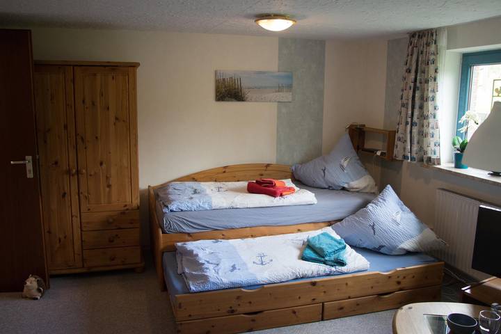 Ganze Ferienwohnung, Appartement/Fewo 1, Dusche, Wc, Wohn-/Schlafraum in Kiel, Kieler Bucht
